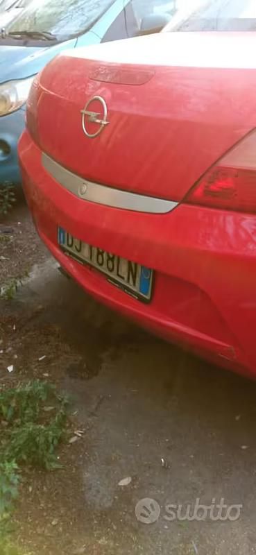 Occasion Opel Tigra 90 ch (66 kW) 2007 Rouge Cabriolet