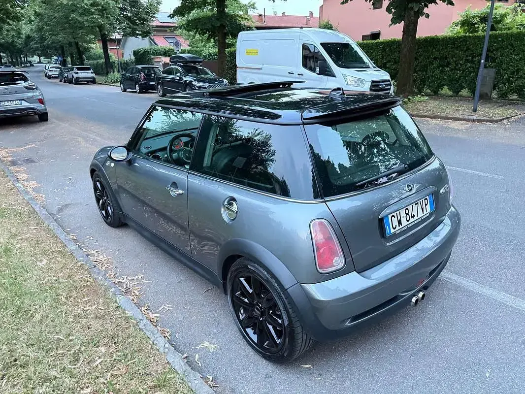 Usata Mini Cooper S 163 CV (119 kW) 2004 Grigio Utilitaria