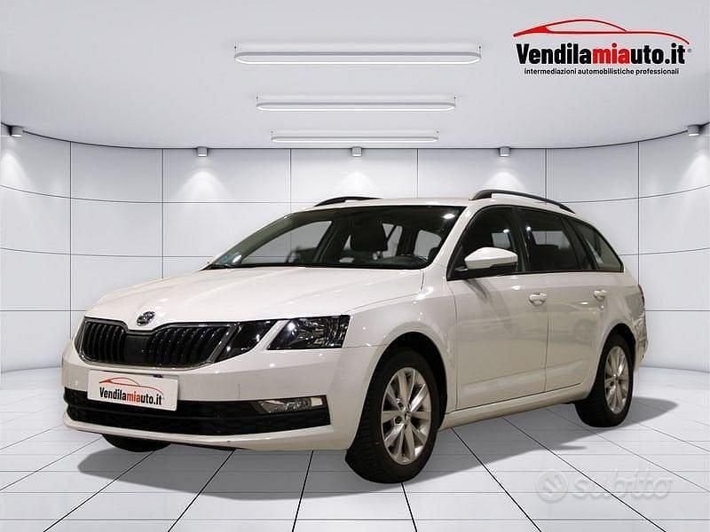Usata Skoda Octavia Executive 110 CV (80 kW) 2017 Bianco Station wagon