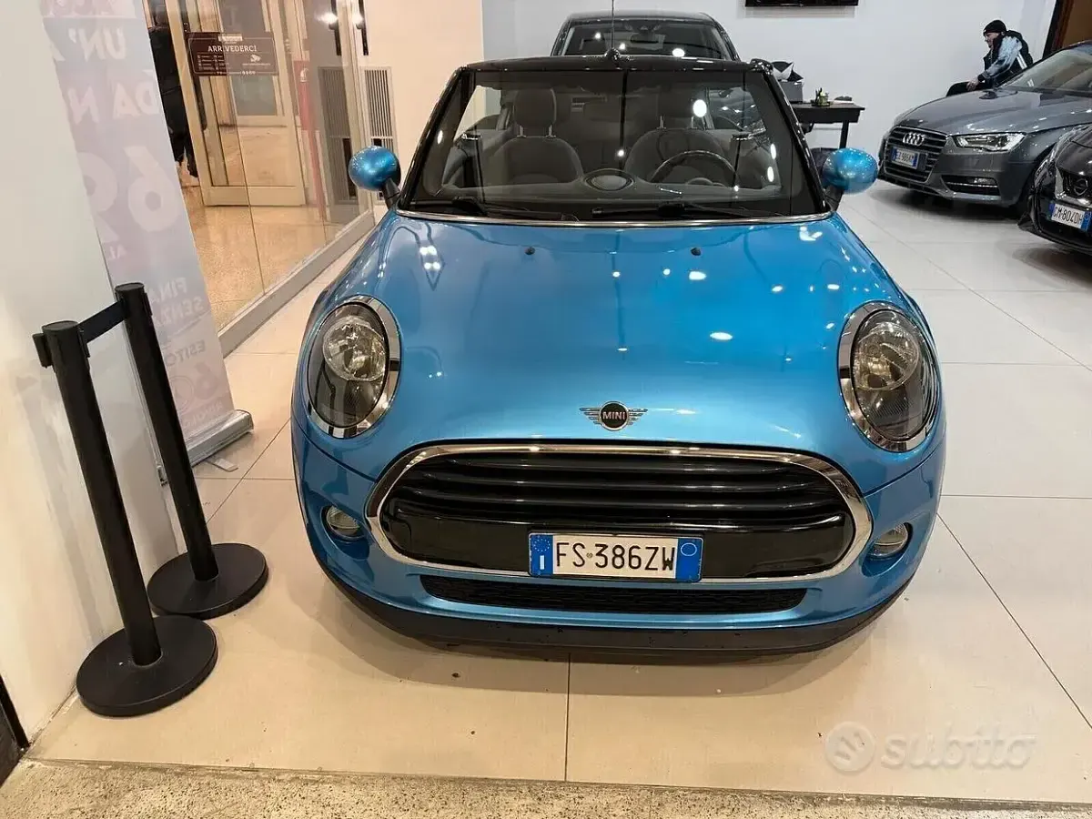 Usata Mini Cooper Cabriolet 116 CV (85 kW) 2018 Blu Cabrio