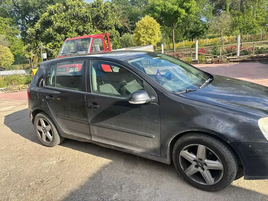 Begagnad VW Golf V Comfortline 105 HK (77 kW) 2007 Svart Sedan