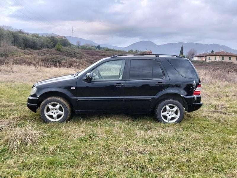 Usata Mercedes ML270 163 CV (119 kW) 2001 Nero SUV