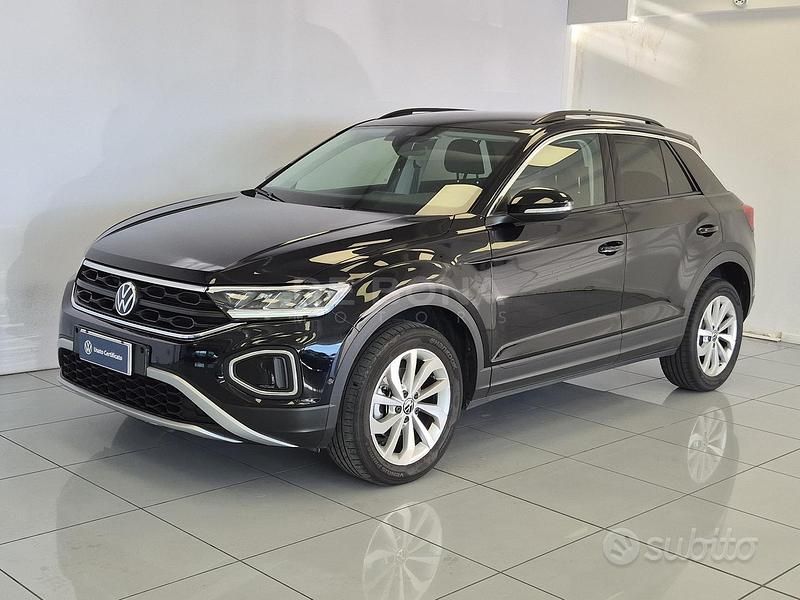 Usata VW T-Roc Life 116 CV (85 kW) 2024 Deep black perlato SUV