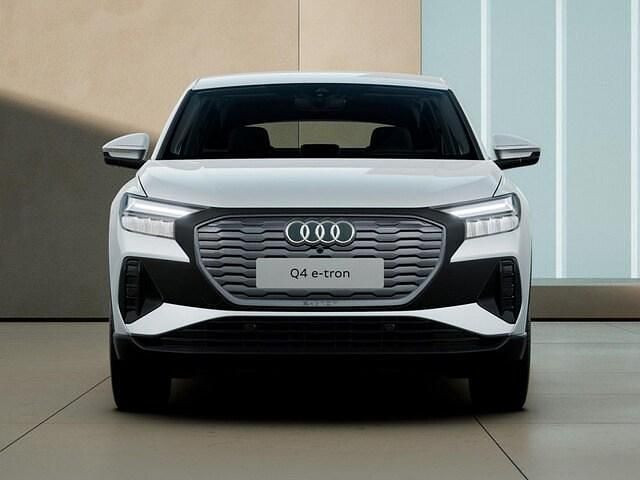 Usata Audi Q4 e-tron Business 210 kW (286 CV) 2024 Bianco ghiaccio metallizzato SUV
