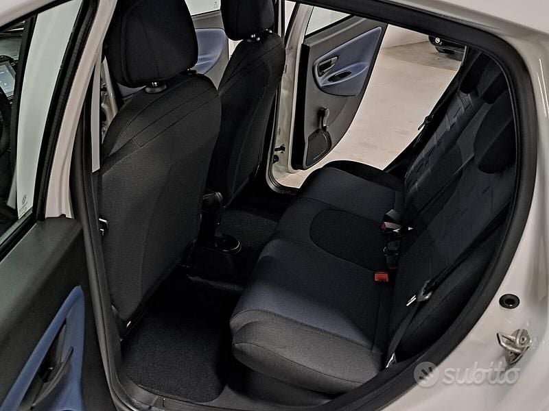 Usata Lancia Ypsilon 70 CV (51 kW) 2024 Bianco Utilitaria