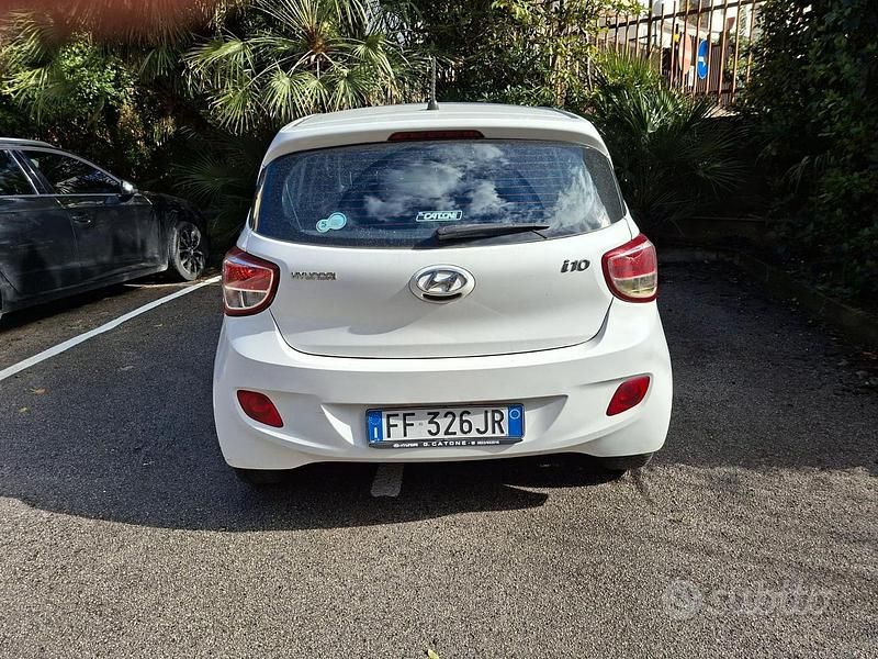 Usata Hyundai i10 Style 65 CV (47 kW) 2016 Bianco Utilitaria