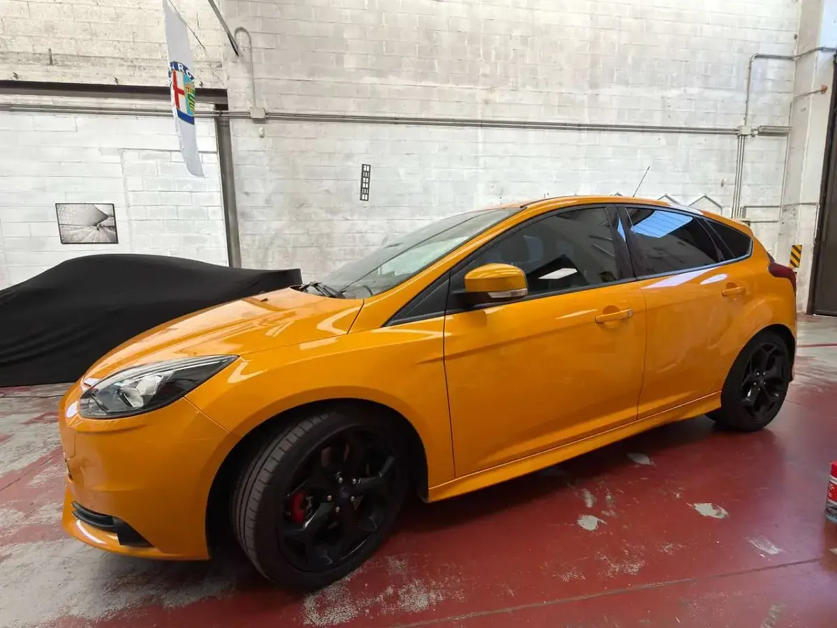 Usata Ford Focus ST 250 CV (183 kW) 2013 Giallo Berlina