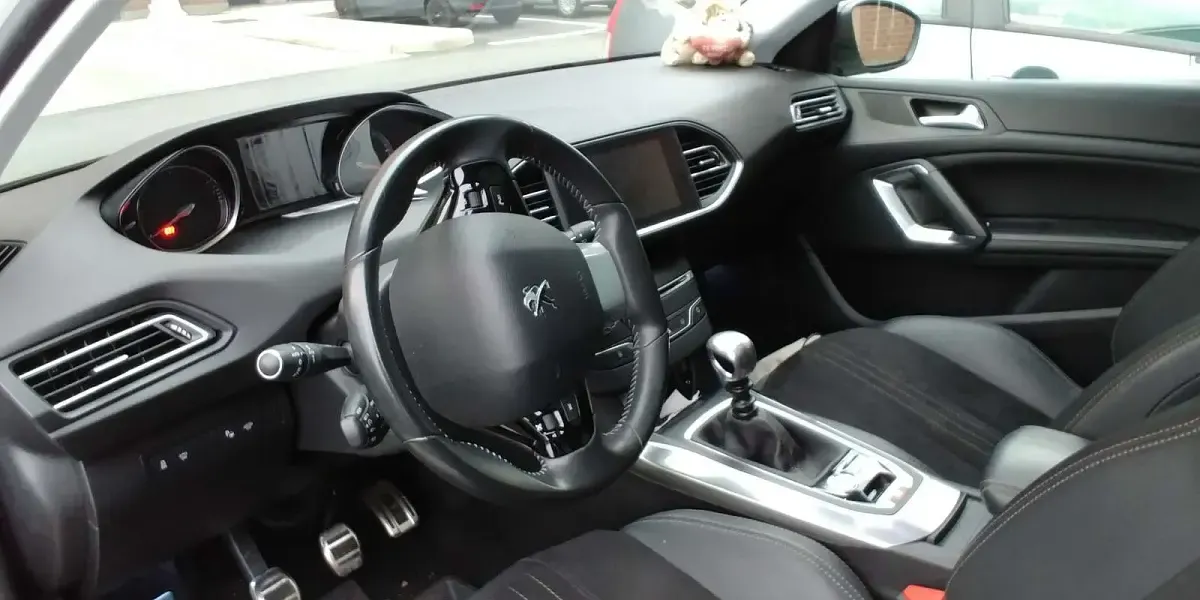 Usata Peugeot 308 Allure 116 CV (85 kW) 2014 Berlina