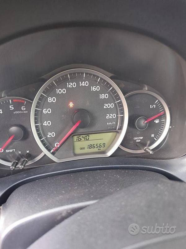 Usata Toyota Yaris 90 CV (66 kW) 2013 Rosso Utilitaria