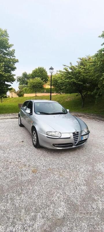 Grigio Usata 2002 Alfa Romeo 147 Due volumi | 1600 € (Buon prezzo) - Immagine 1/4