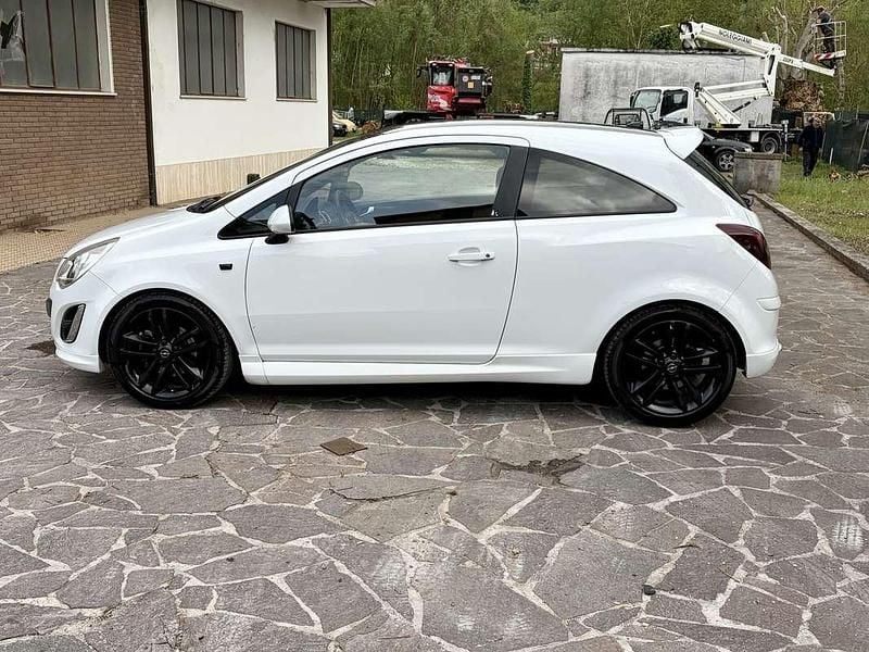 Usado Opel Corsa 131 HP (96 kW) 2012 Branco Citadino
