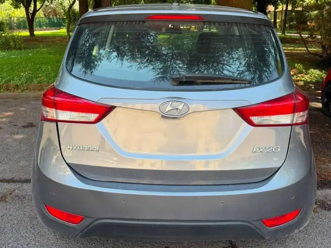 Usata Hyundai ix20 Style 125 CV (91 kW) 2011 Grigio Utilitaria