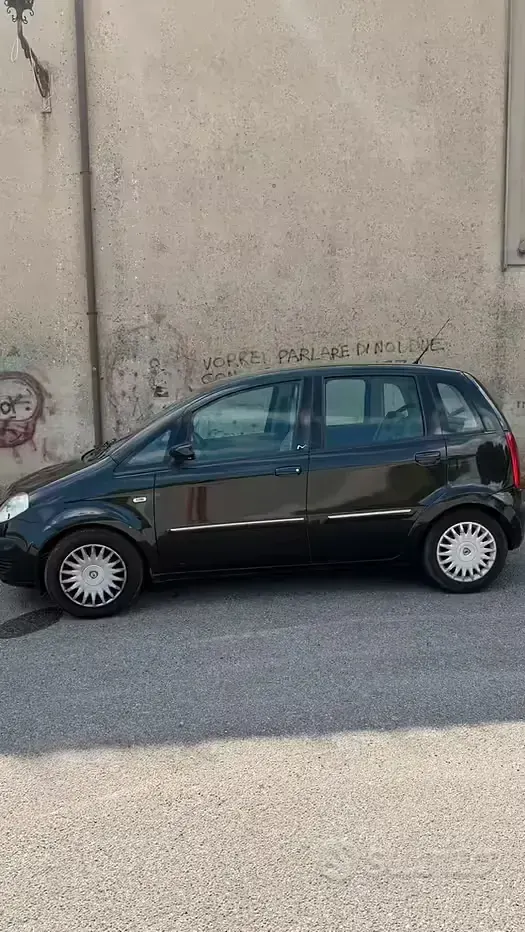Usata Lancia Musa 95 CV (69 kW) 2004 Nero Monovolume