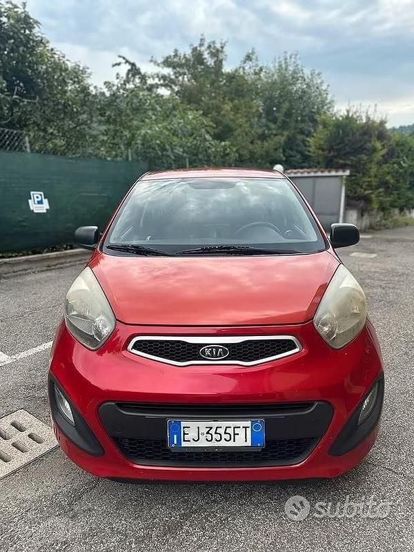 Usata Kia Picanto Style 69 CV (50 kW) 2011 Rosso Utilitaria