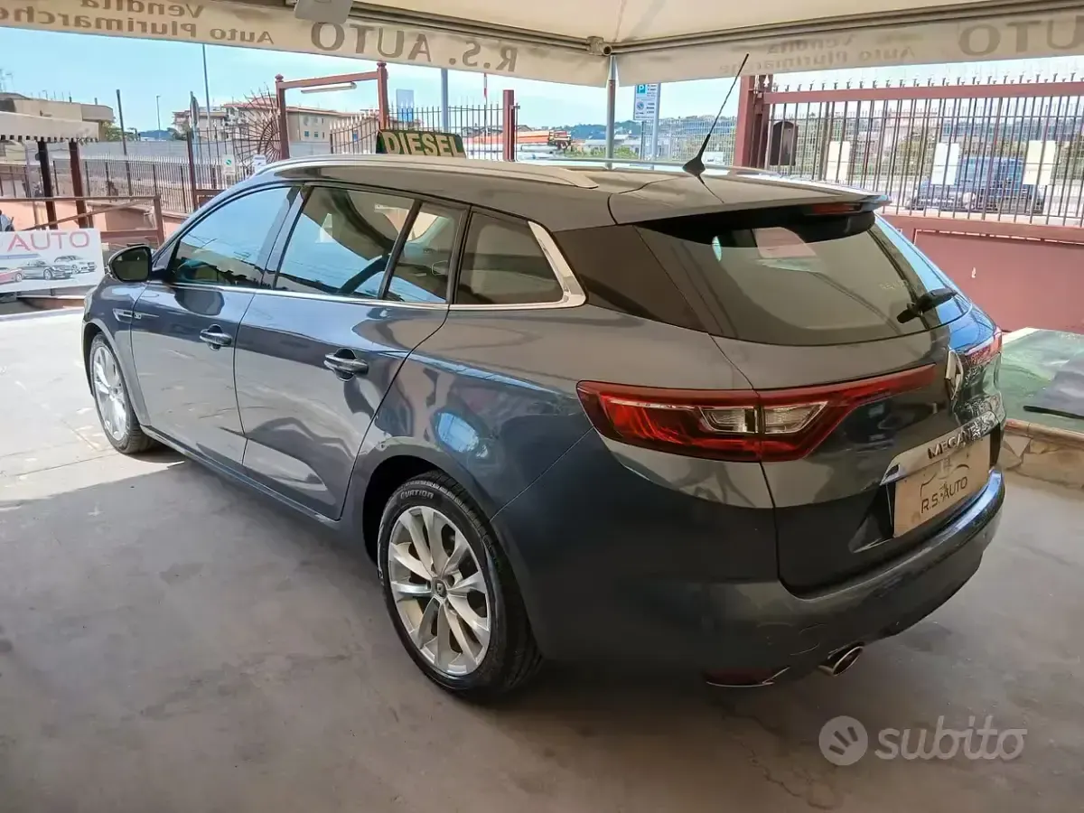 Usata Renault Mégane GrandTour 110 CV (80 kW) 2019 Bluazzurro Station wagon