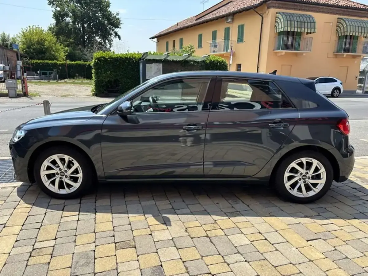 Usata Audi A1 Ambiente 95 CV (69 kW) 2023 Grigio SUV