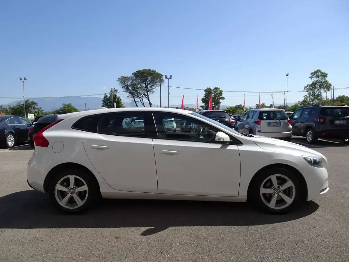 Usata Volvo V40 Kinetic 114 CV (83 kW) 2014 Bianco Berlina