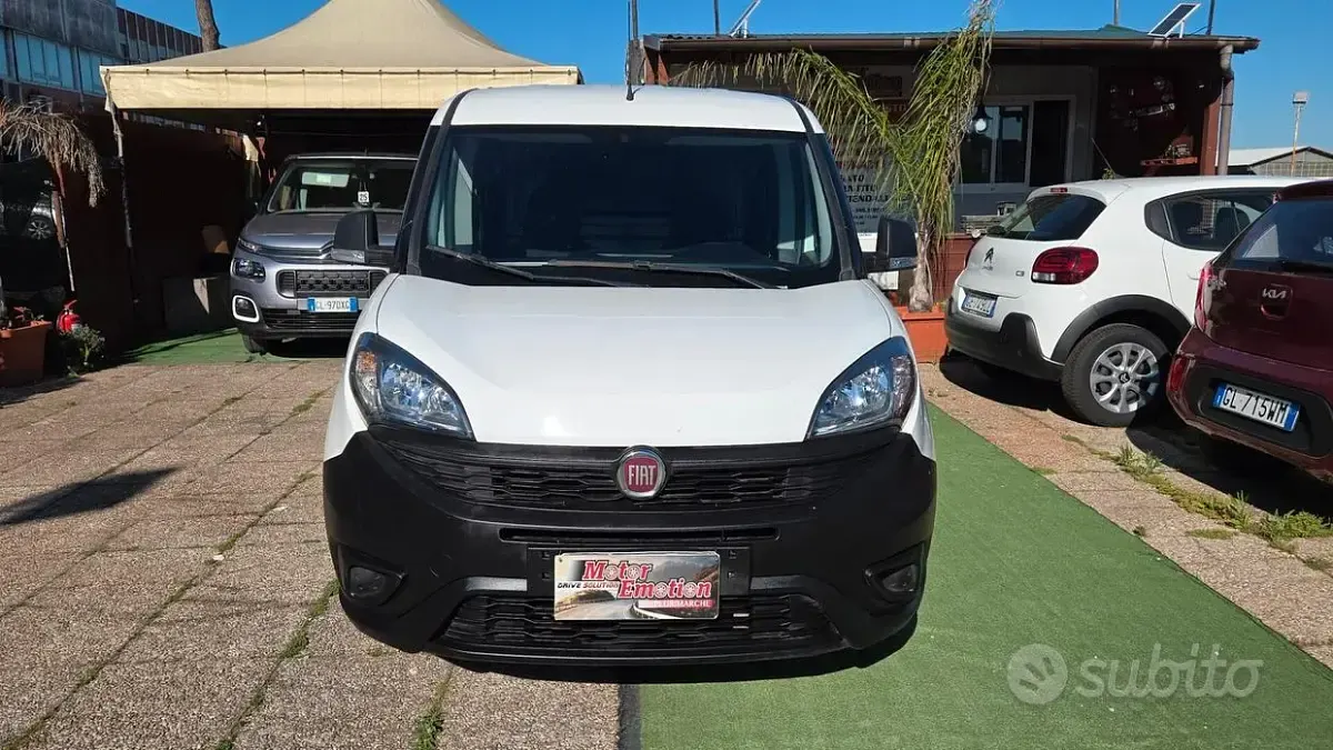 Usata Fiat Doblò S 105 CV (77 kW) 2022 Bianco Monovolume