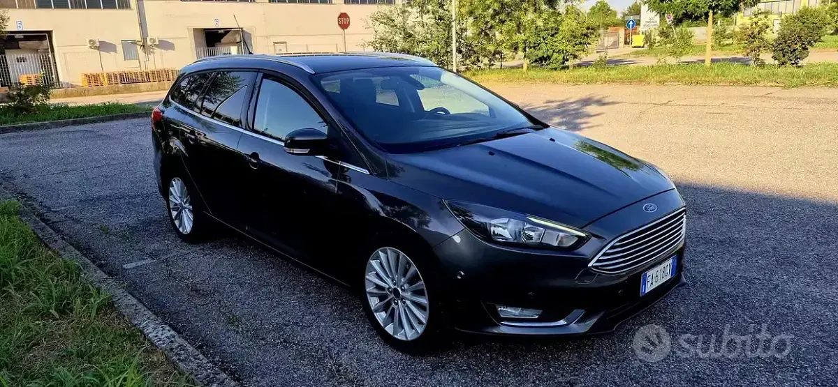 Usata Ford Focus 120 CV (88 kW) 2015 Grigio Station wagon