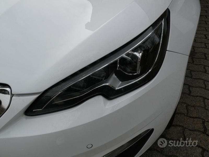 Usata Peugeot 308 Allure 150 CV (110 kW) 2015 Bianco Berlina