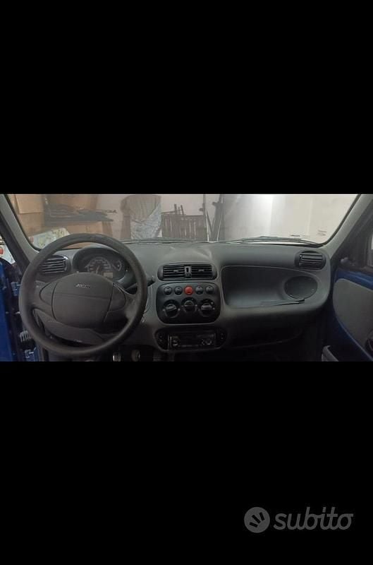 Usata Fiat 600 54 CV (39 kW) 1998 Blu Berlina