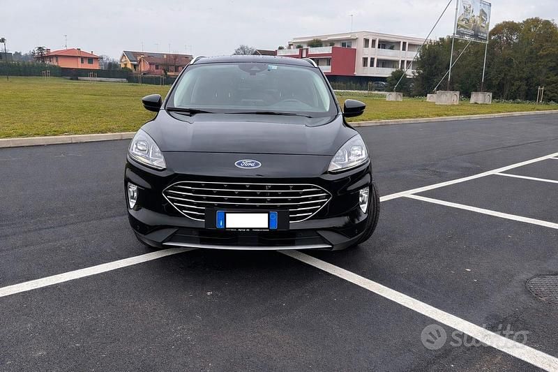 Usata Ford Kuga 120 CV (88 kW) 2020 Nero SUV