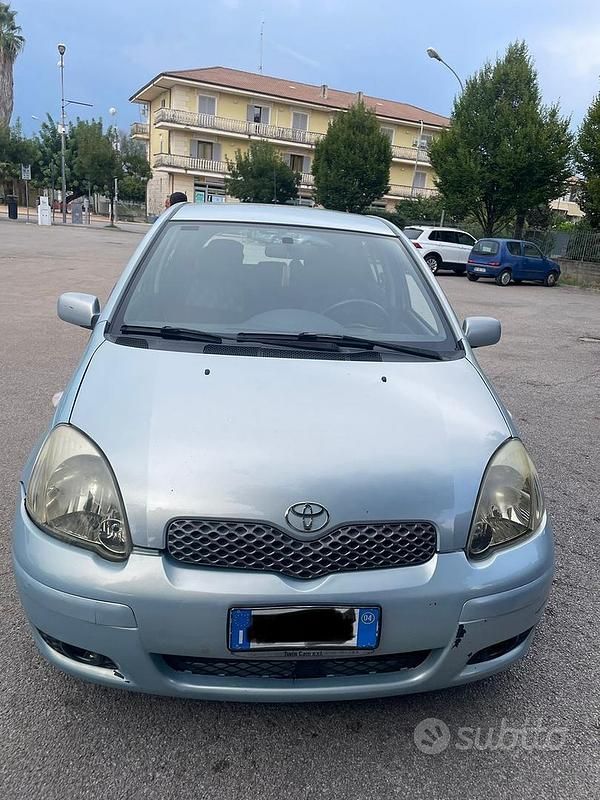 Usata Toyota Yaris Sol 75 CV (55 kW) 2004 Blu/azzurro Utilitaria