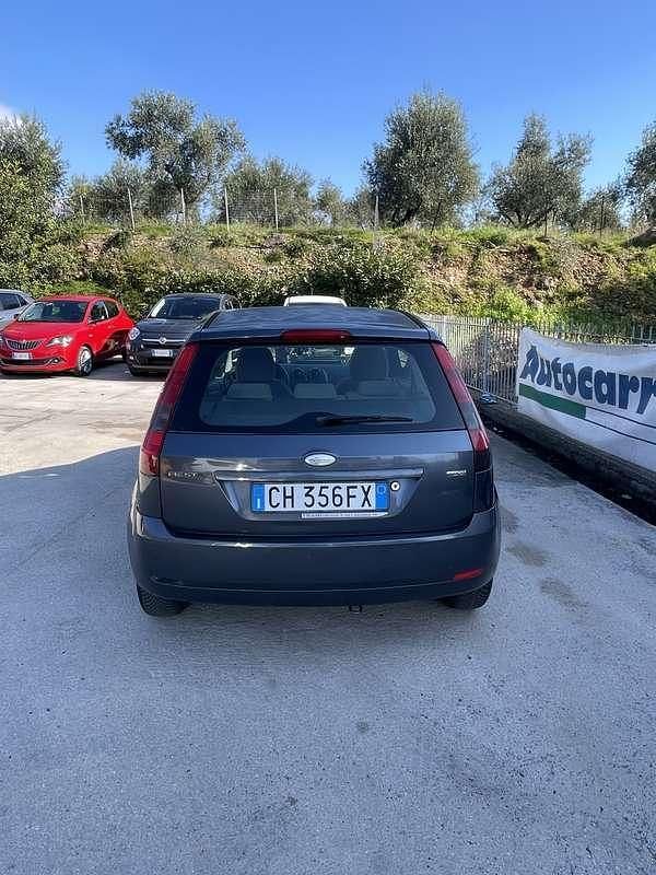 Usata Ford Fiesta Zetec 68 CV (50 kW) 2003 Utilitaria