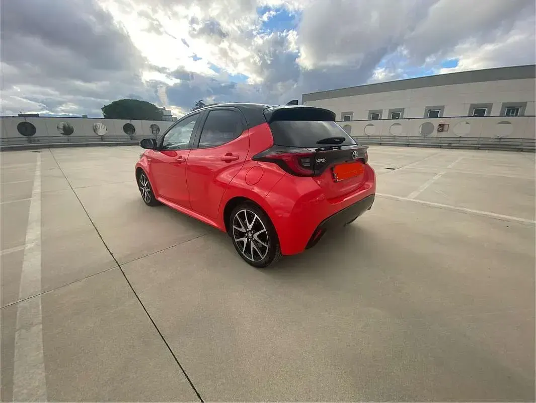 Usata Toyota Yaris Hybrid 92 CV (67 kW) 2021 Rosso Berlina