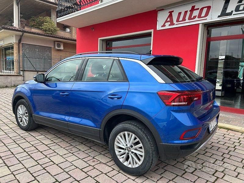 Usata VW T-Roc Life 150 CV (110 kW) 2022 Blu SUV