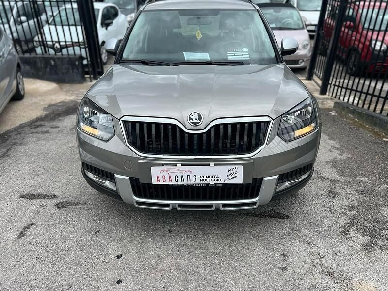 Usata Skoda Yeti Elegance 110 CV (80 kW) 2014 Grigio SUV