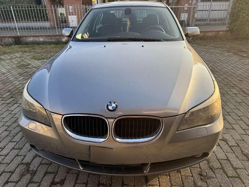 Argento Usata 2003 BMW 530 Tre volumi | 5500 € (Buon prezzo) - Immagine 1/4