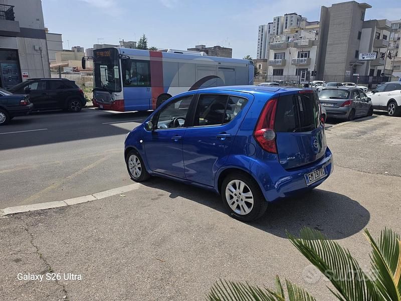 Usata Opel Agila Enjoy 68 CV (50 kW) 2012 Blu Utilitaria