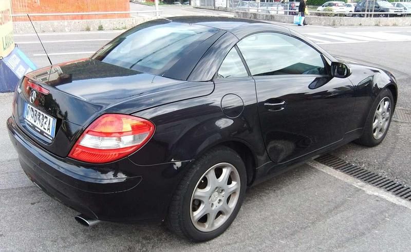 Usata Mercedes SLK200 163 CV (119 kW) 2004 Nero Cabrio