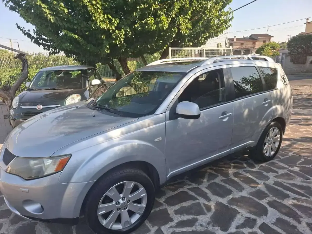 Usata Mitsubishi Outlander Instyle 156 CV (114 kW) 2009 Grigio SUV