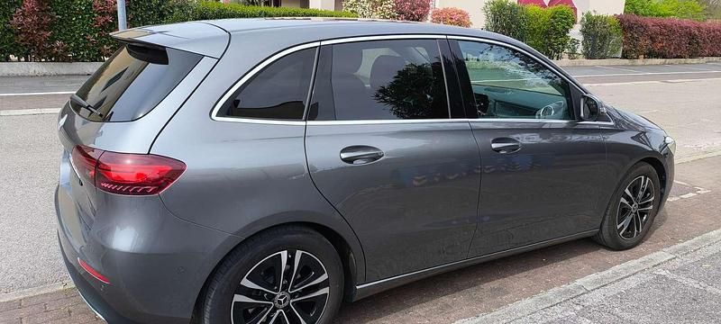 Usata Mercedes B200 150 CV (110 kW) 2023 Grigio Monovolume