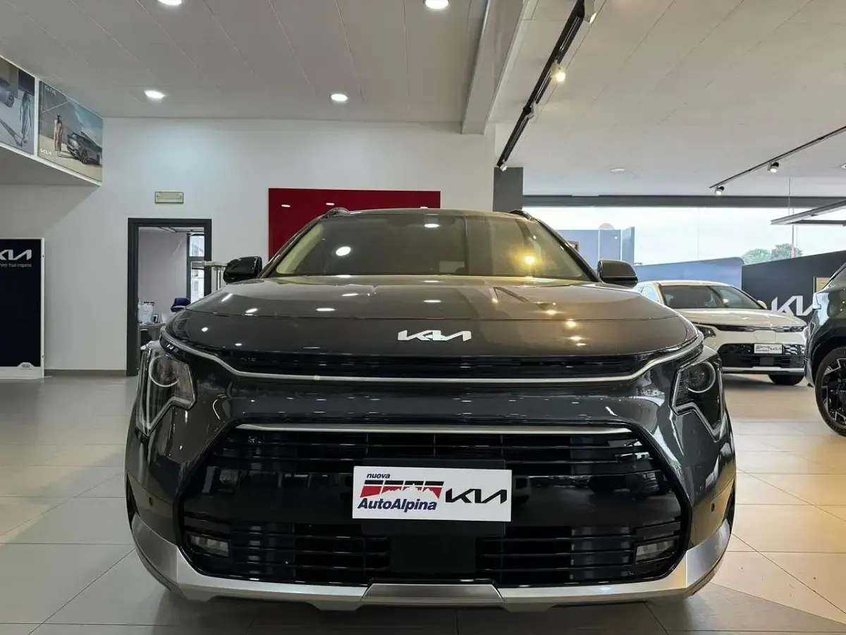 Uusi Kia Niro Style 136 HP (100 kW) 2026 Harmaa Katumaasturi