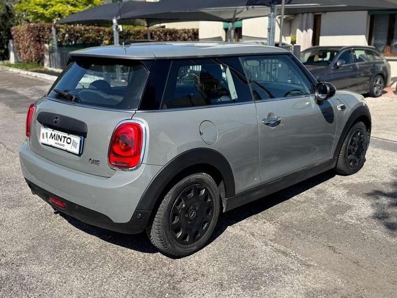 Usata Mini ONE 75 CV (55 kW) 2018 Grigio Utilitaria