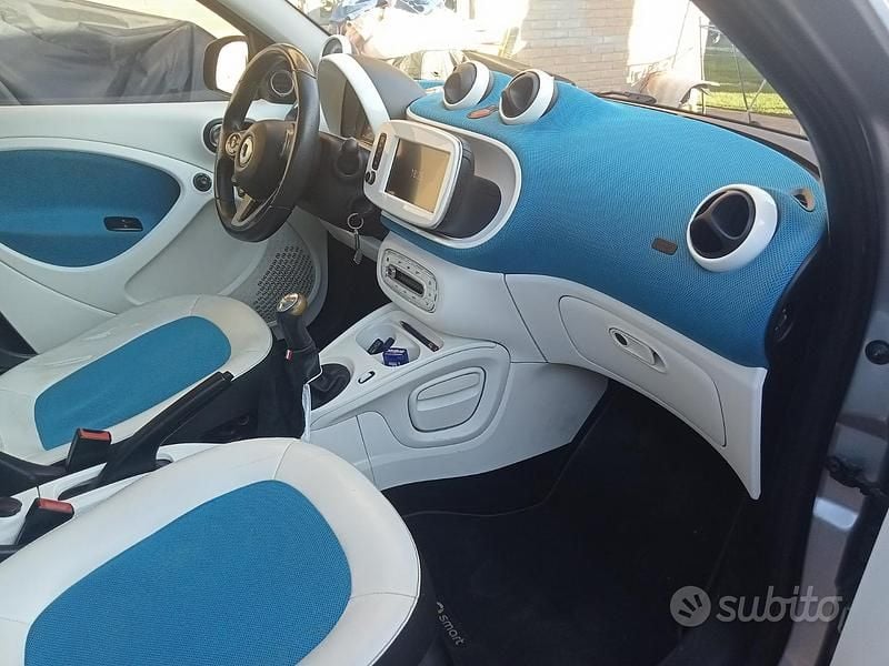Usata Smart ForFour 61 CV (44 kW) 2015 Blu Utilitaria