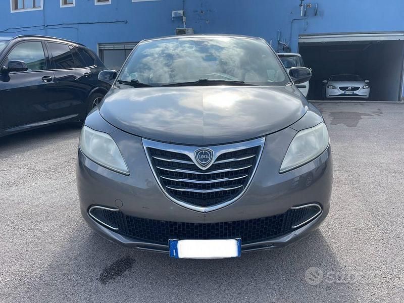 Usata Lancia Ypsilon 69 CV (50 kW) 2012 Grigio scuro Utilitaria
