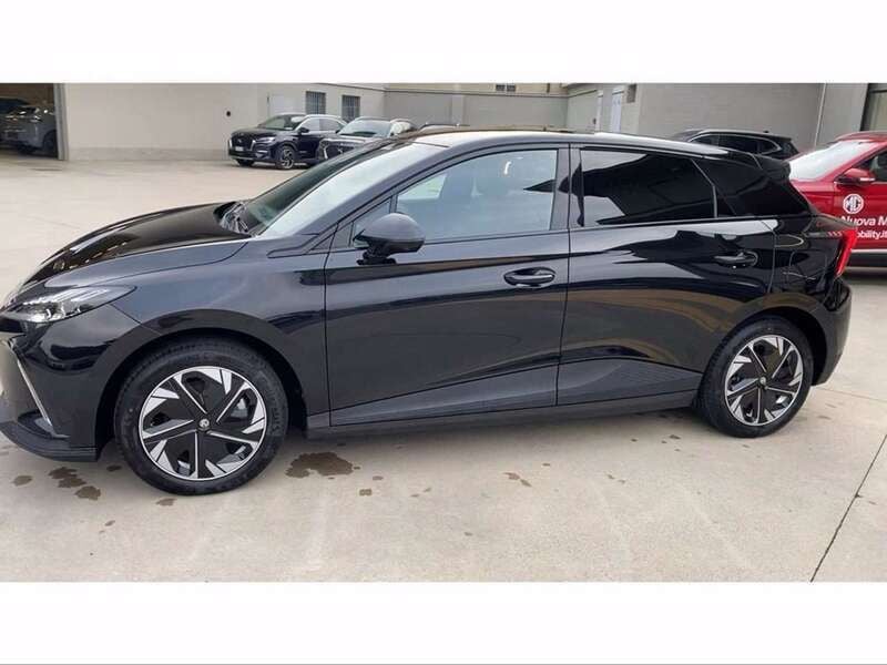 Usata MG MG4 EV Luxury 150 kW (204 CV) 2022 Bianco Utilitaria