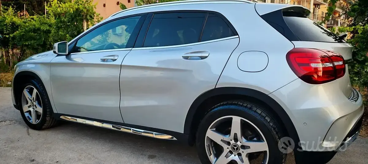 Usata Mercedes GLA180 Premium 109 CV (80 kW) 2019 Grigio SUV