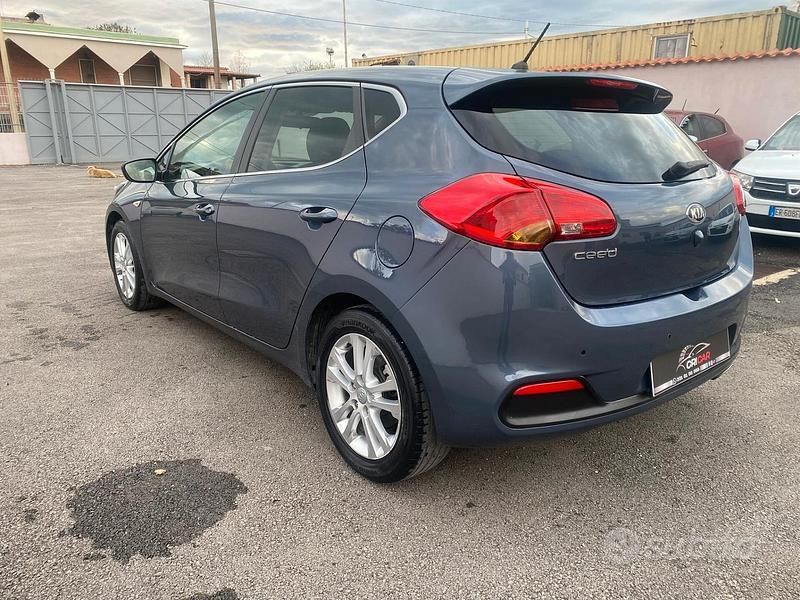 Usata Kia Ceed Active 99 CV (72 kW) 2013 Grigio Utilitaria