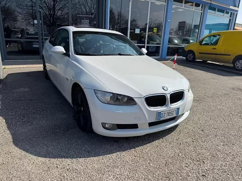 Usata BMW 320 M Sport 177 CV (130 kW) 2009 Bianco Coupé