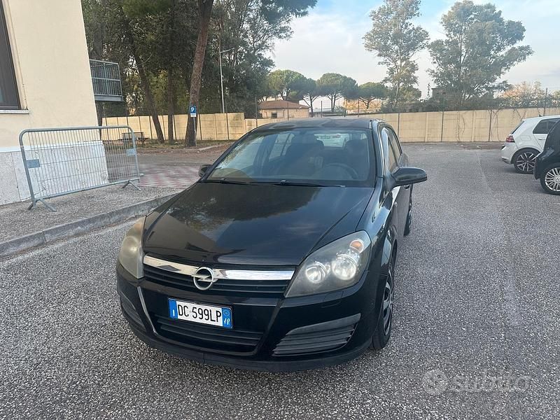Usata Opel Astra 101 CV (74 kW) 2007 Nero Berlina