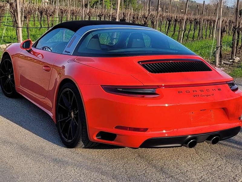 Usata Porsche 911 286 CV (210 kW) 2016 Arancione Coupé