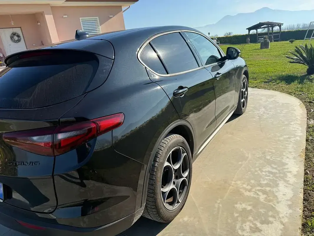 Usata Alfa Romeo Stelvio Sprint 190 CV (139 kW) 2021 Nero SUV