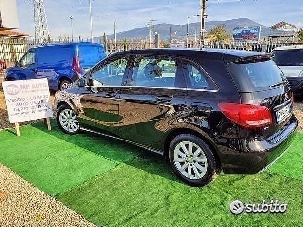 Usata Mercedes B200 136 CV (100 kW) 2017 Nero Utilitaria
