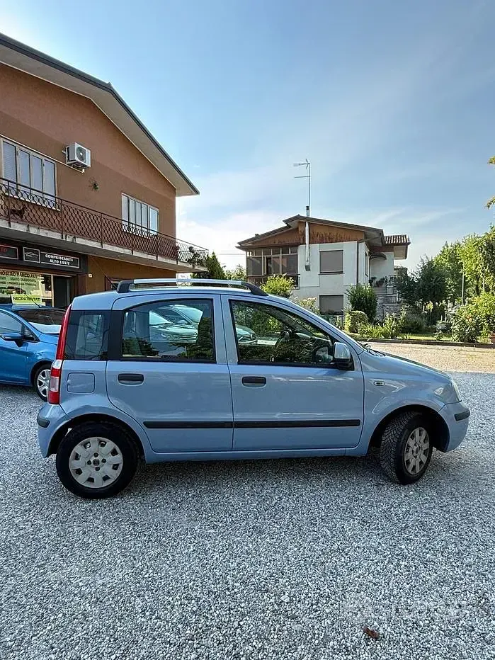 Usata Fiat Panda Emotion 69 CV (50 kW) 2010 Bluazzurro Utilitaria