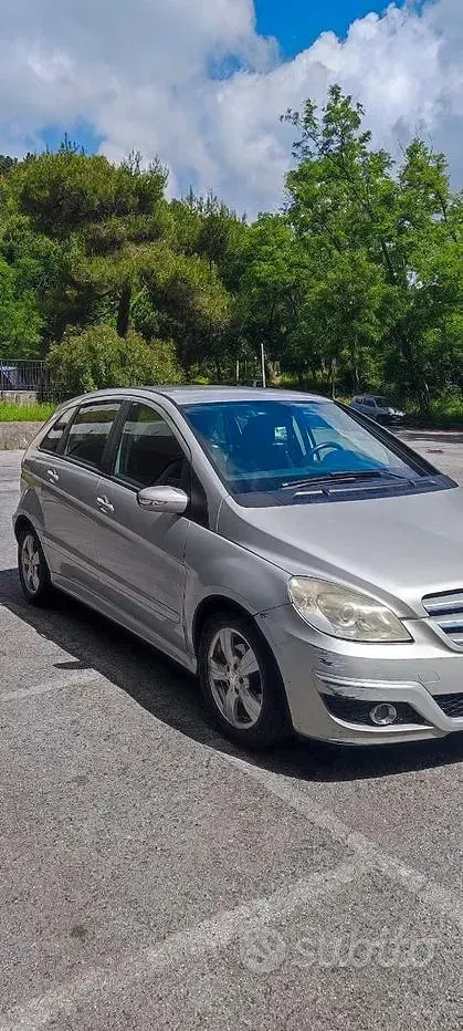 Usata Mercedes B180 109 CV (80 kW) 2009 Grigio Monovolume